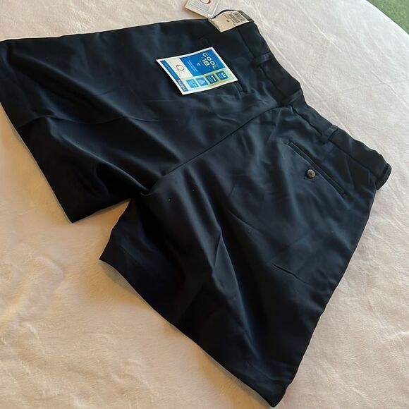 HaggarMens Shorts Navy Size 36W Expandable Waist Moisture Wicking Pleated Pocket - Picture 6 of 11